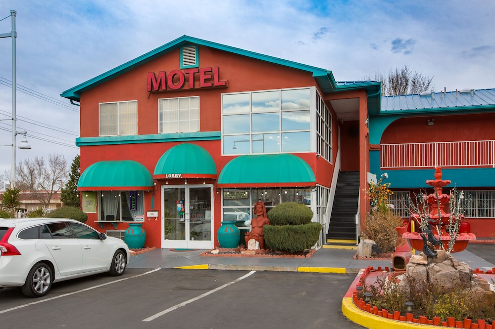 Sandia Peak Inn, A Howard Johnson By Wyndham,Bernalillo>>Albuquerque,2 star