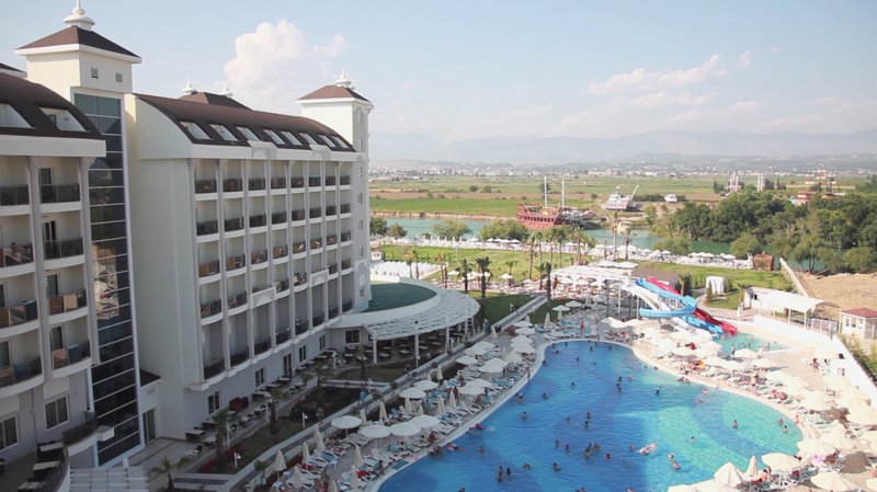 lake and river side hotel and spa