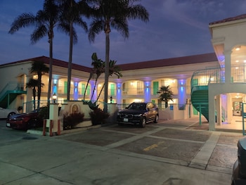 lyfe inn and suites by aga lax airport