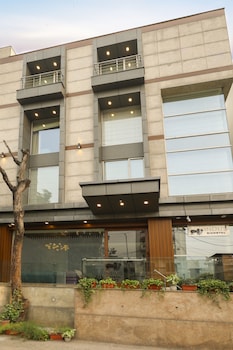 Indus Biznotel,Greater Kailash,2 star