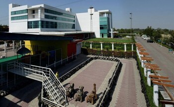 Hotel Amer Greens,Raisen>>Bhopal,3 star