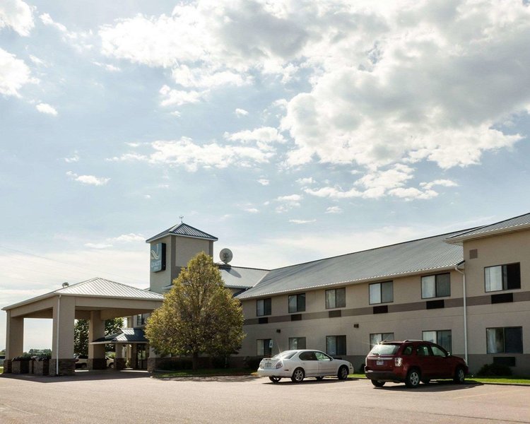 Quality Inn,Sioux Falls>>Brandon,2.5 star
