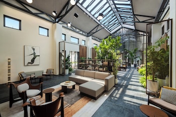 Jiangnan House  Yangcheng Lake,,2.5 star