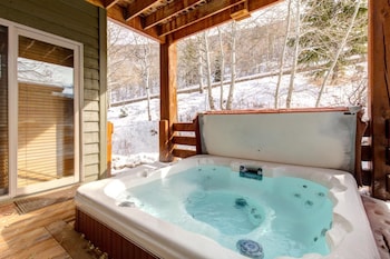 Kbm Resorts: Nordic Retreat - Hot Tub, Mountain Views, Wood Fireplace! Pac-2410,,4 star