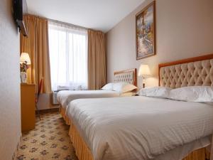 flushing hotel
