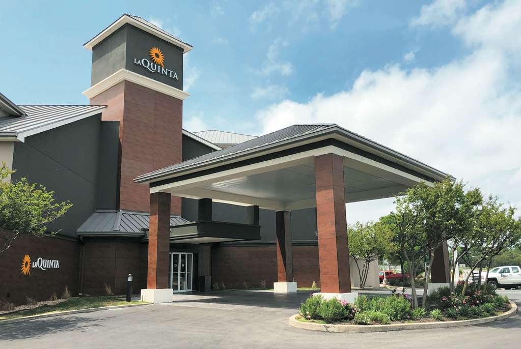 La Quinta Inn & Suites By Wyndham Austin Airport,Texas>>Austin,3 star