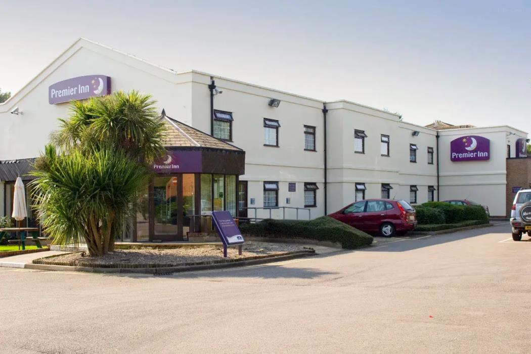 premier inn gloucester longford