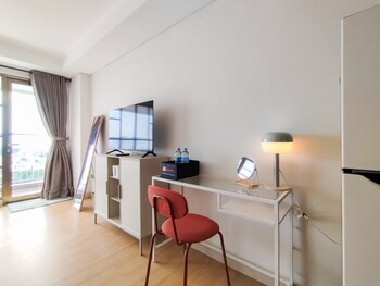 metropolitan studio room apartment tamansari tera residence