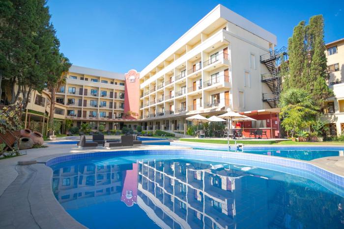 Gran Hotel Cochabamba,Near Perama Cave,5 star