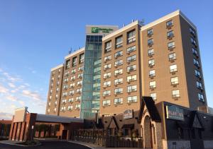 holiday inn hotel and suites london by ihg