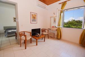 Dolphin Apt & Studios -Near The Beach,,4 star