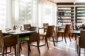 Le Trèfle,Toulouse>>Portet-Sur-Garonne,3 star