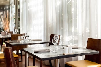 Le Trèfle,Toulouse>>Portet-Sur-Garonne,3 star