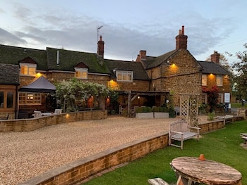 Old White Hart,Lyddington>>Corby,3 star