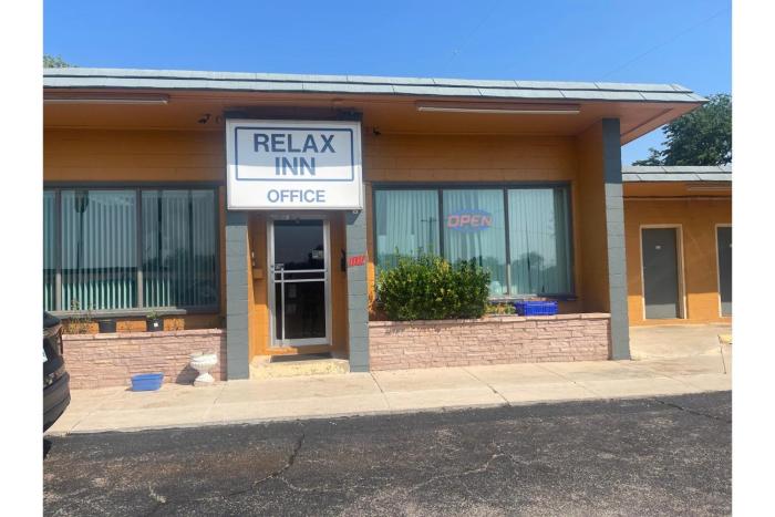 relax inn by oyo clinton