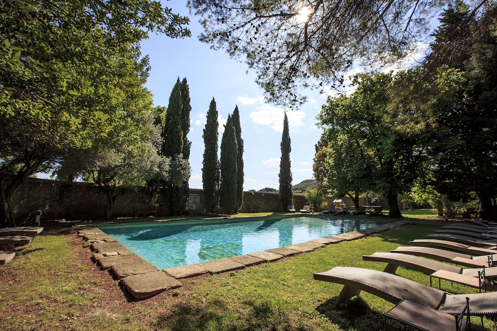 Domaine Des Escaunes,Montfavet>>Gard,4 star
