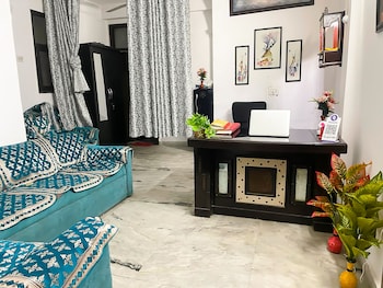 Roomshala 170 Hotel Aura,,2 star