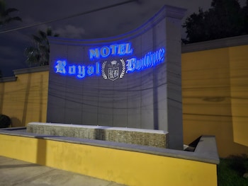 Royal Boutique,,2 star