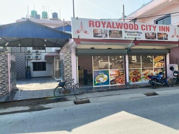 royalwood city inn