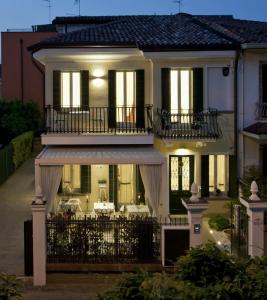 chiara lodge