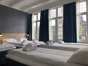 Facade Hotel Amsterdam,Oudezijds Voorburgwal 44,3 star