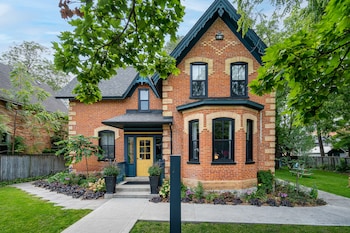 Somewhere Inn Collingwood,,2 star