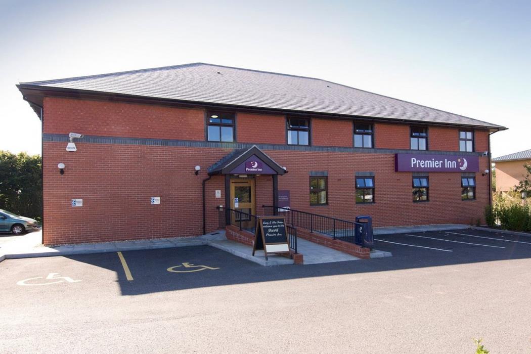 premier inn yeovil airfield
