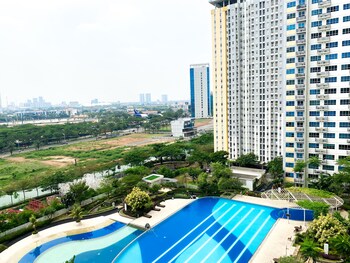 studio springlake summarecon bekasi apartment near shopping mall