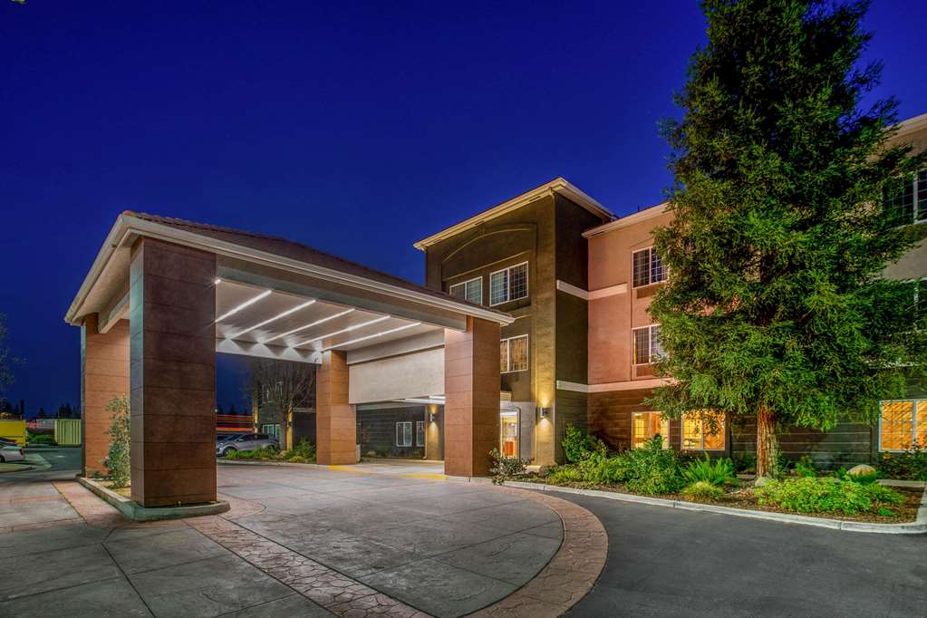 La Quinta Inn & Suites By Wyndham Bakersfield North,California>>Bakersfield,3 star