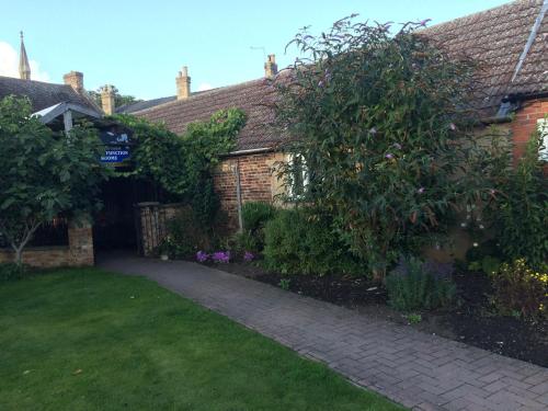 Half Moon Hotel And Restaurant,Lincoln>>Alford,3 star
