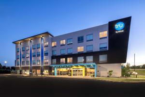 tru by hilton yakima airport