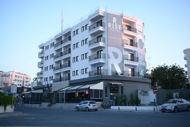 rise urban art hotel