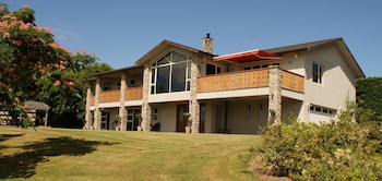 Chalet Eiger Lodge,Kinloch>>Acacia Bay,5 star