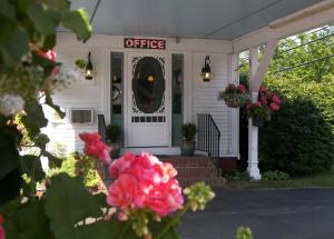Cedar Crest Inn,Knox>>Camden,2.5 star