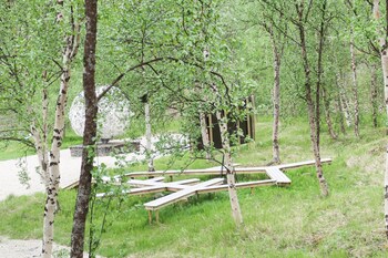 Wild Caribou Dome,,2 star
