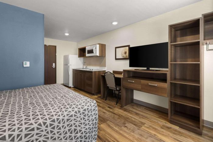 Woodspring Suites Bowling Green I-65,,2.5 star
