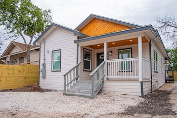 Your Dream Stay 4Br/2Ba Near Downtown & Riverwalk,,3 star