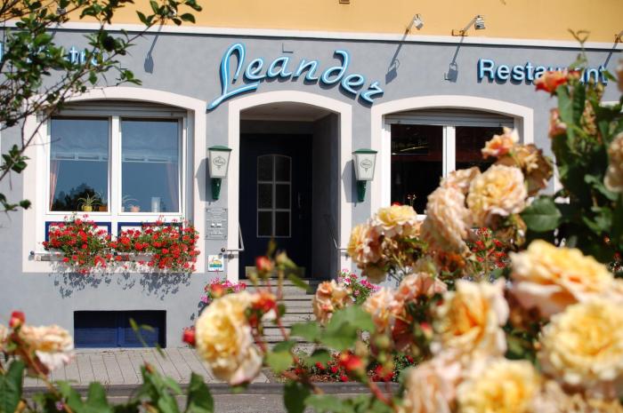 hotel restaurant leander