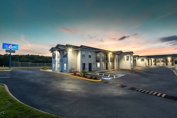 Studio 6 Greenville; Sc - I-85 Near Downtown,,1 star