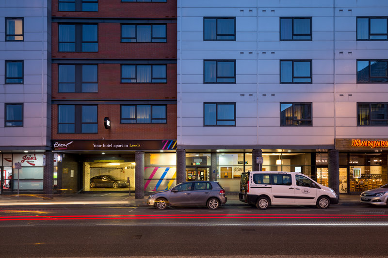 Roomzzz Leeds City West,Leeds>>Cleckheaton,4 star