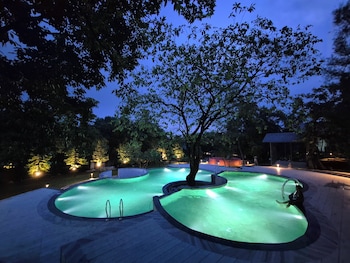 Citrus Prime Hill Queen Resort,Pachmarhi Cantt,4 star