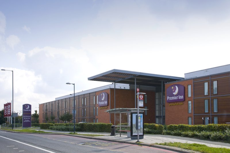 premier inn london heathrow airport t2 and t3 bath road
