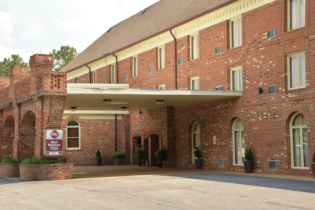 Best Western Plus Governor's Inn
