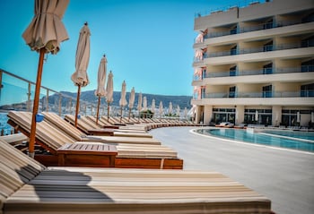 konstantinos palace