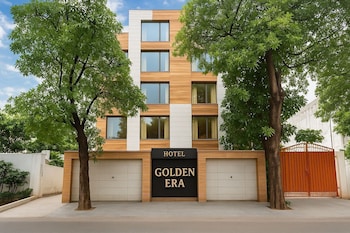 Hotel Golden Era,Sector 61,2 star