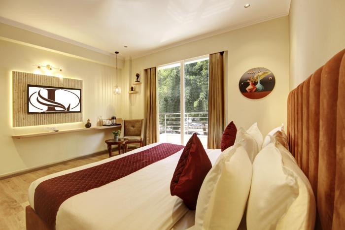 Limewood Stay Mall 51,Sector 51,3 star