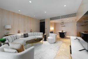Maison Privee - Glamourous Apt With Sea Views At Five Palm,,4 star