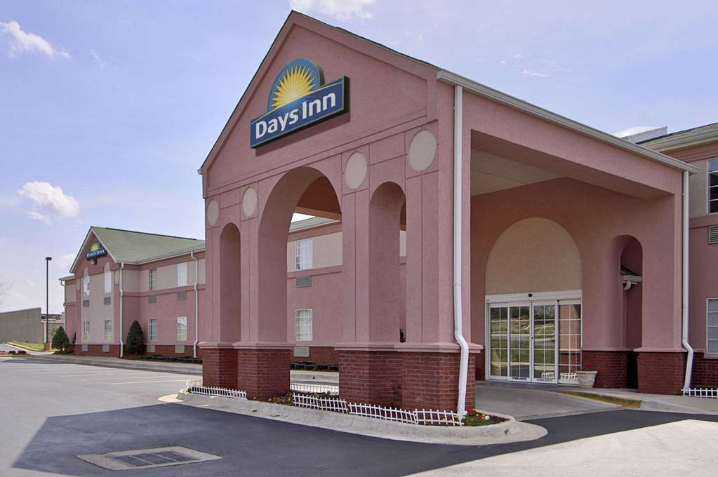 days inn and suites by wyndham huntsville
