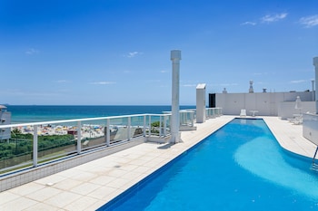 predio nos ingleses pe na areia com piscina aquarelle