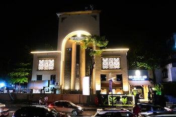 Hotel Golden Arc,Yerawada,3 star